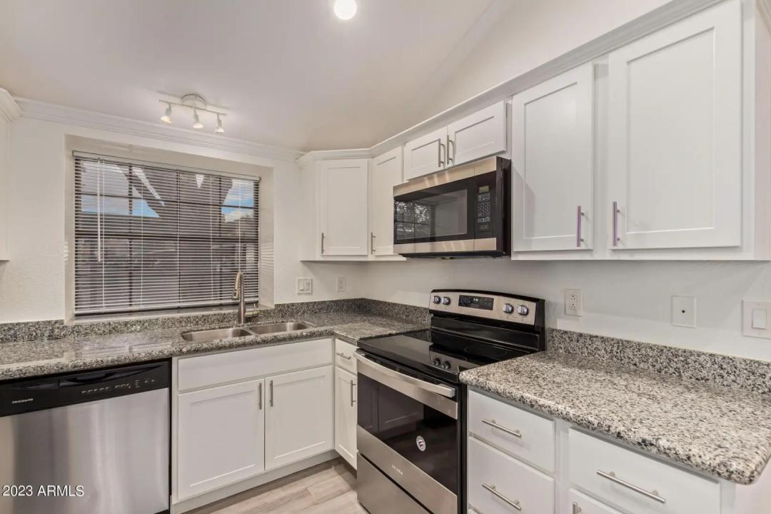 Real Estate Picture 9