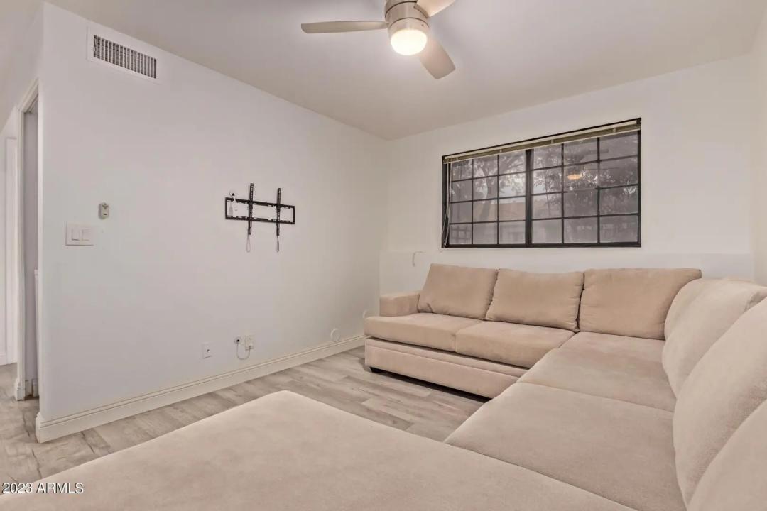 Real Estate Picture 12