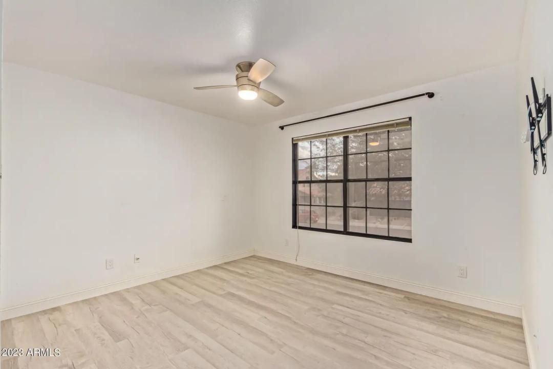 Real Estate Picture 15