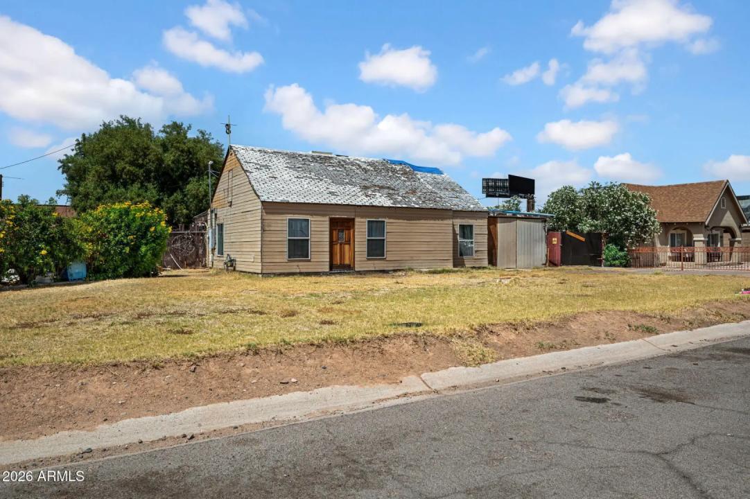 Real Estate Picture 3