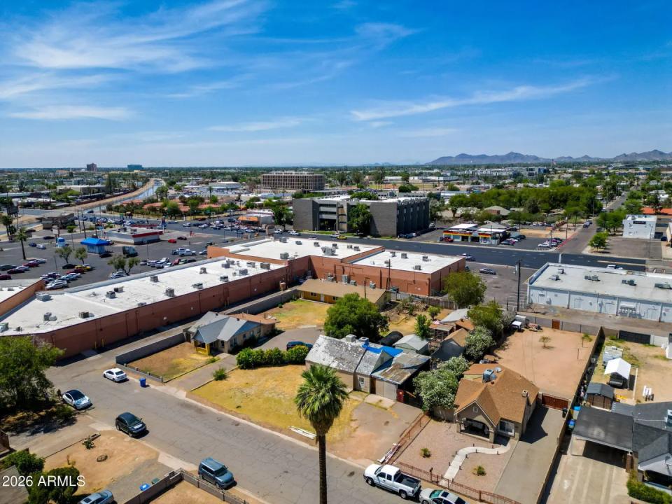 Real Estate Picture 7