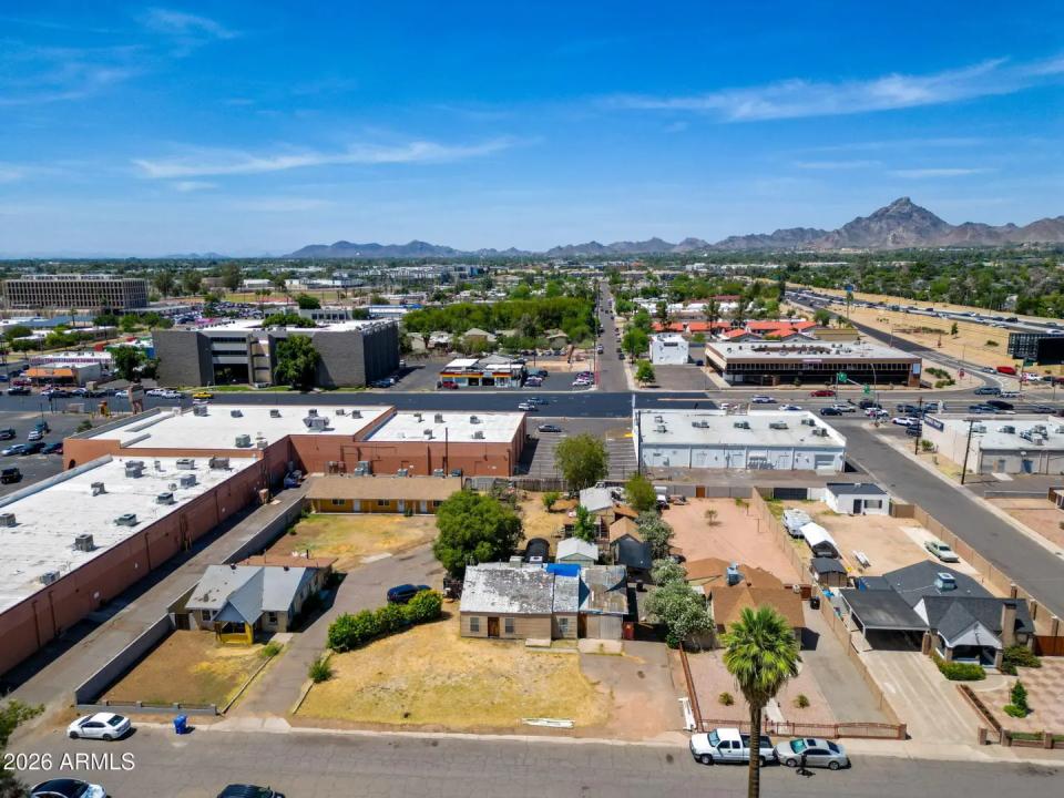 Real Estate Picture 8