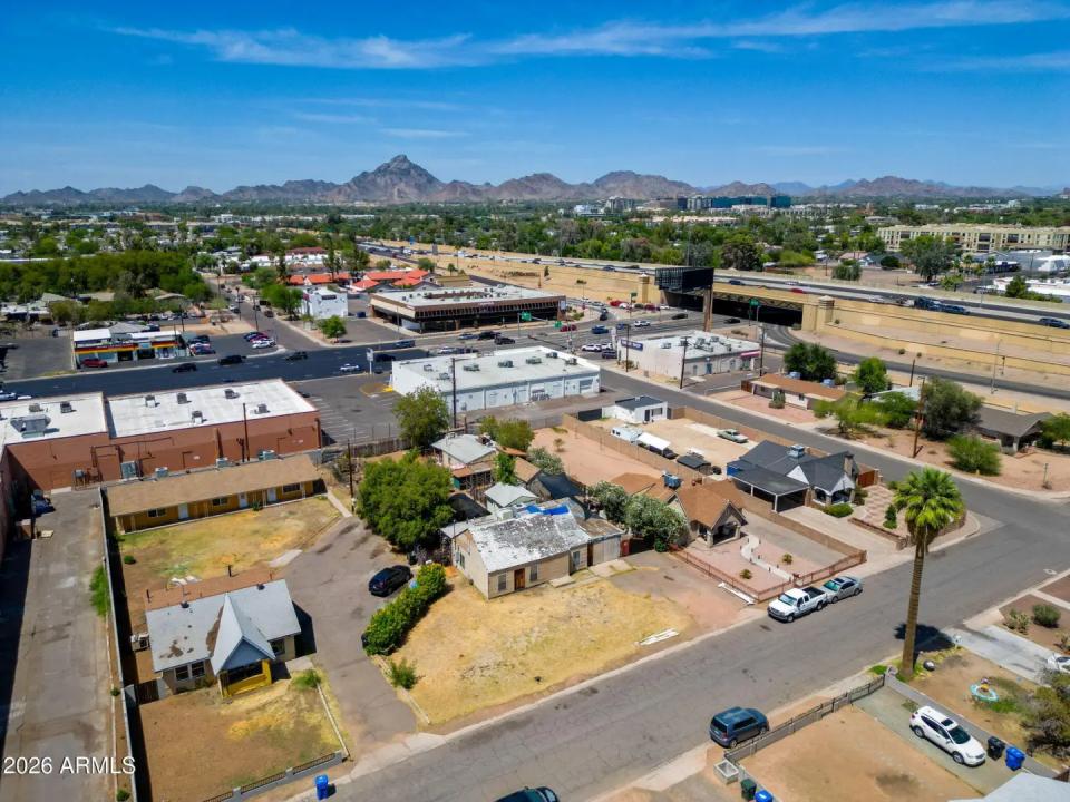 Real Estate Picture 9