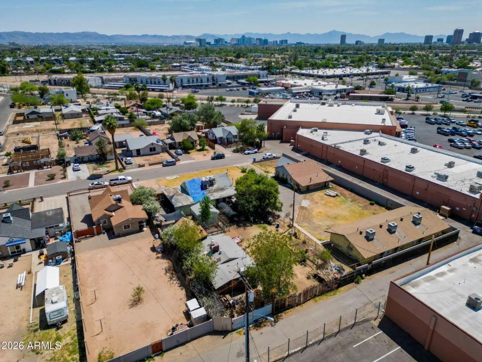 Real Estate Picture 12