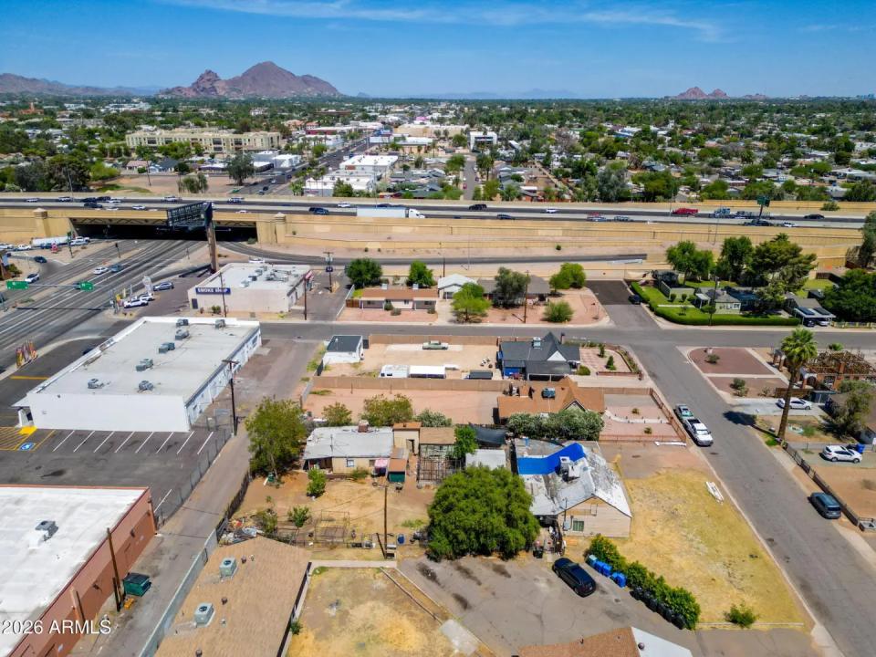 Real Estate Picture 14