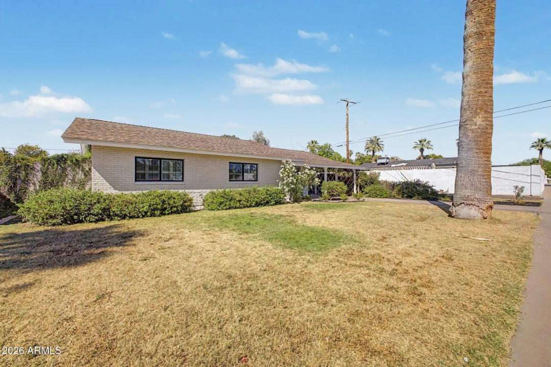 Real Estate Picture 3