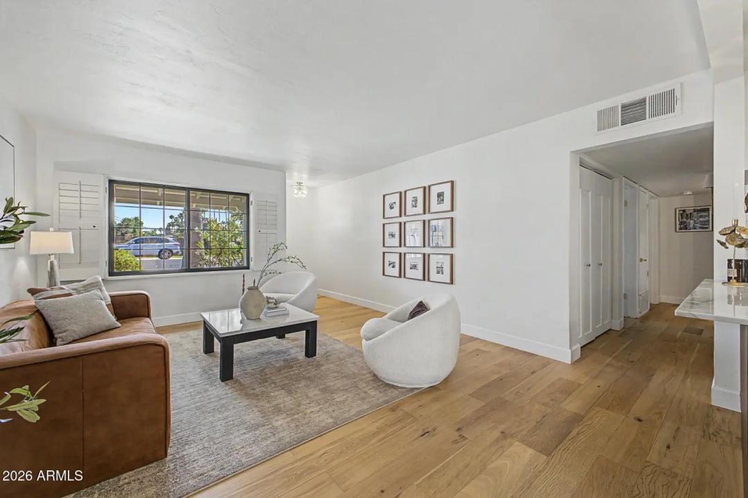 Real Estate Picture 7