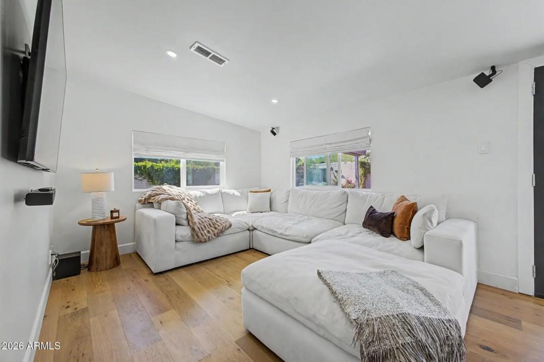 Real Estate Picture 11