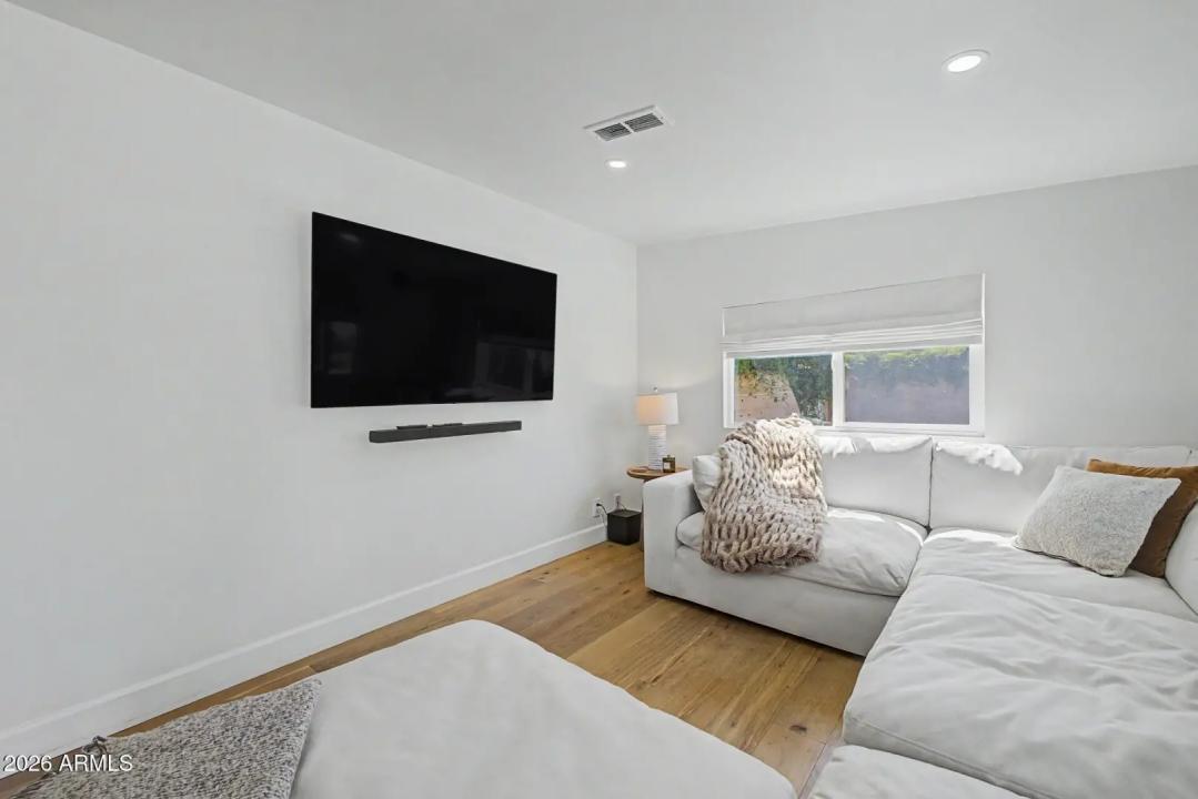 Real Estate Picture 12