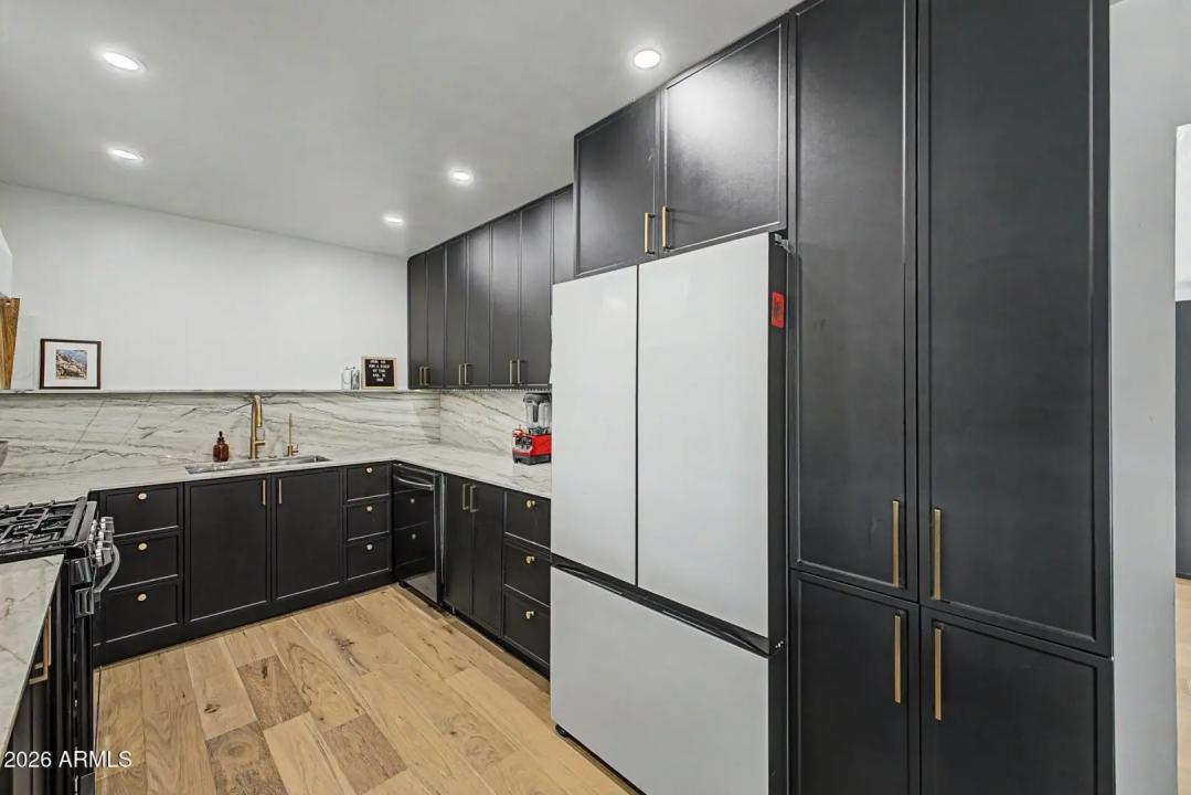 Real Estate Picture 17