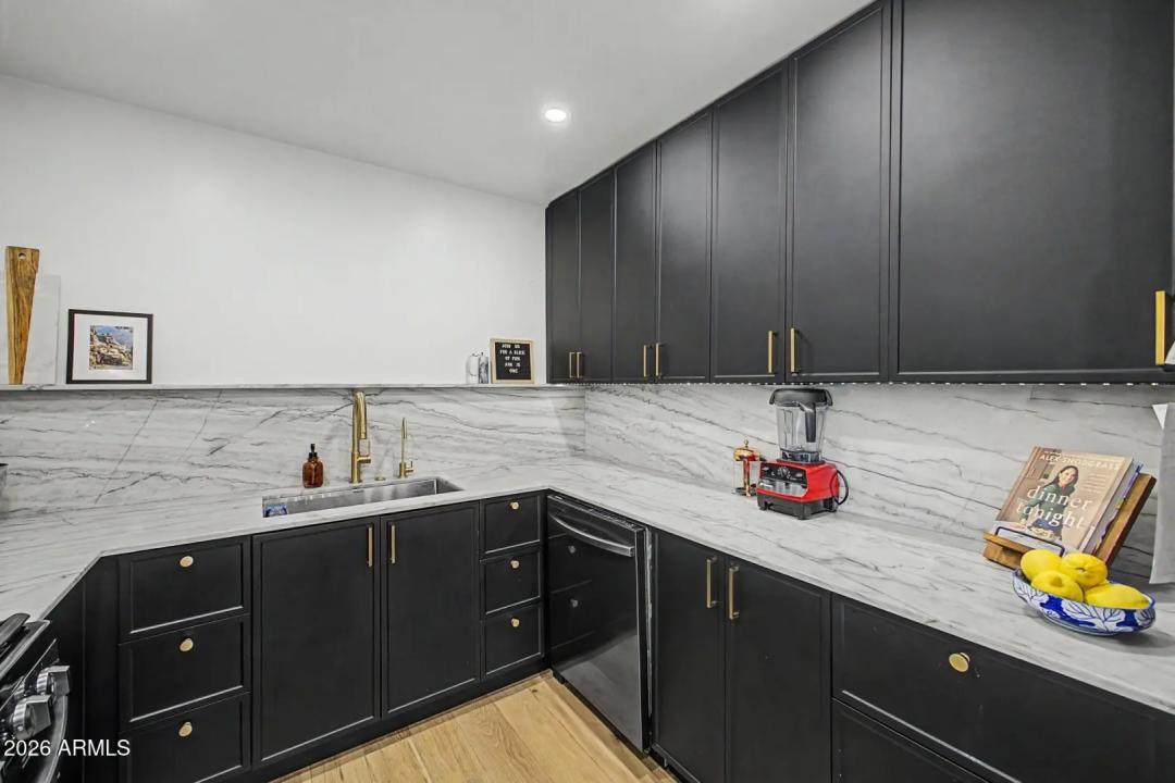 Real Estate Picture 18