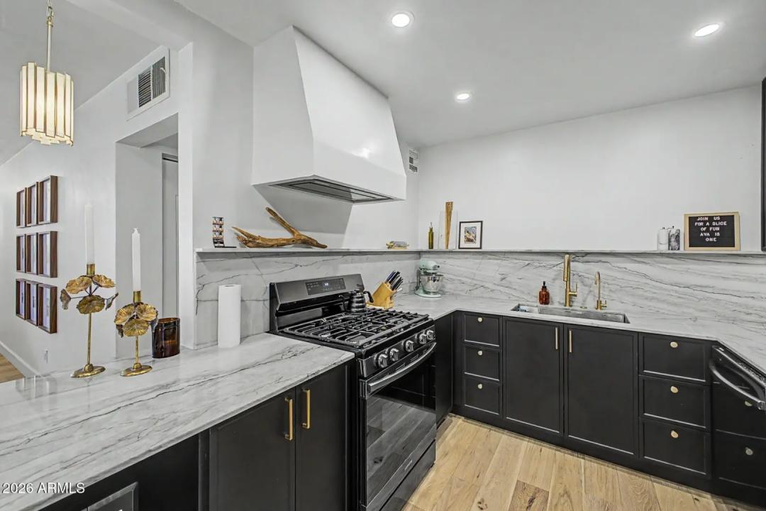 Real Estate Picture 19