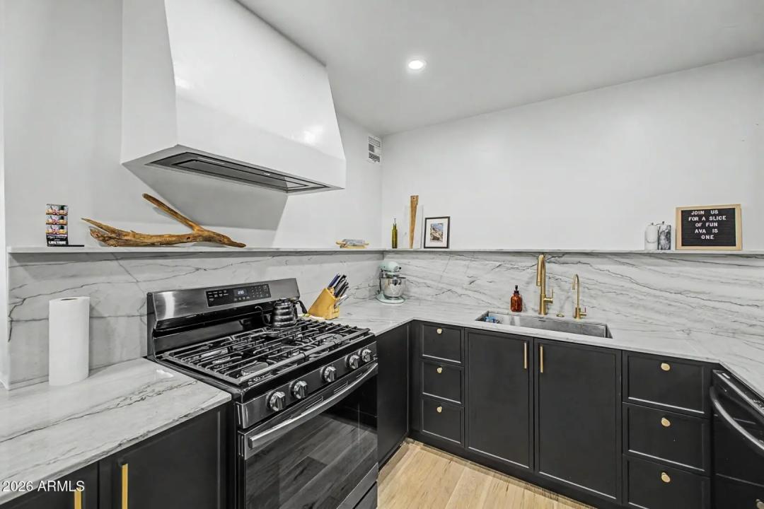 Real Estate Picture 20