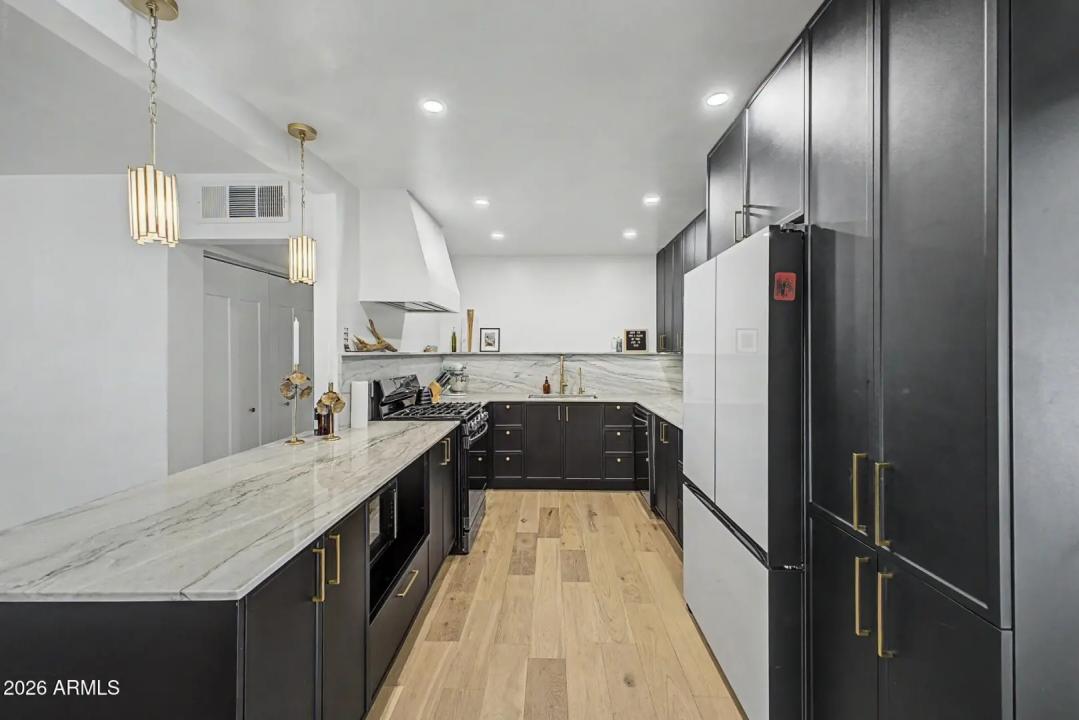 Real Estate Picture 16