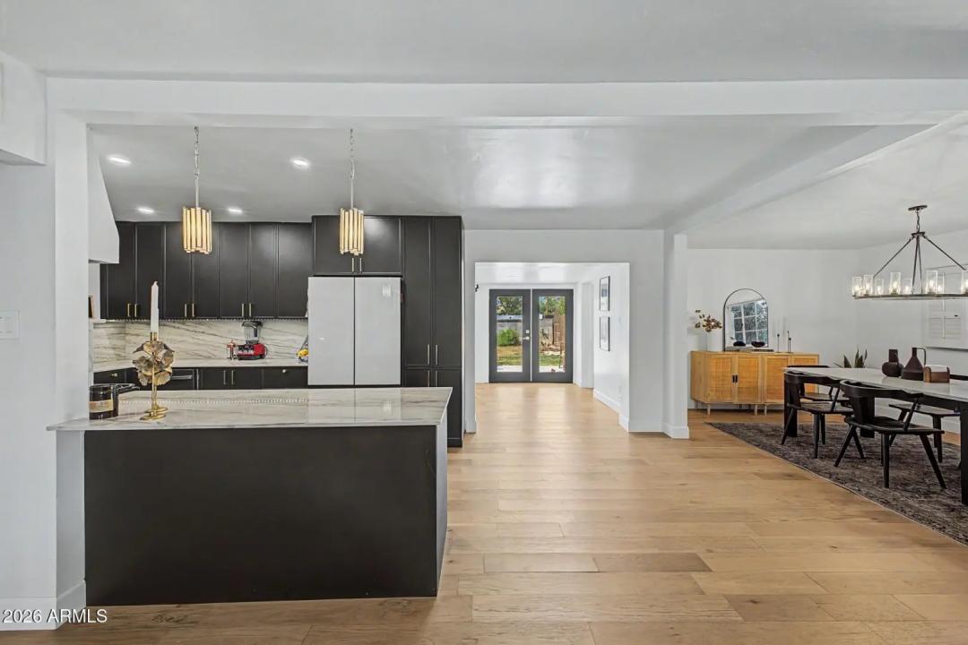 Real Estate Picture 14