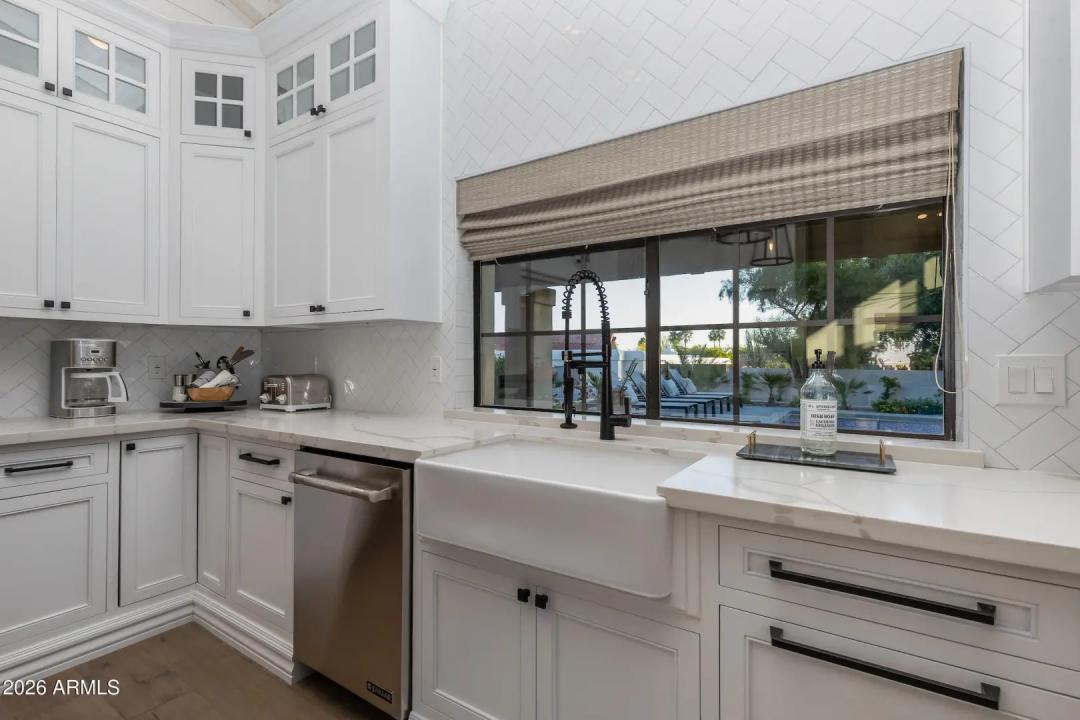 Real Estate Picture 11