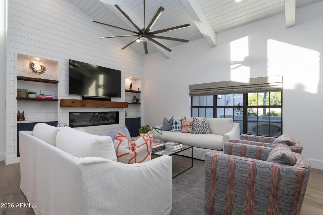 Real Estate Picture 12