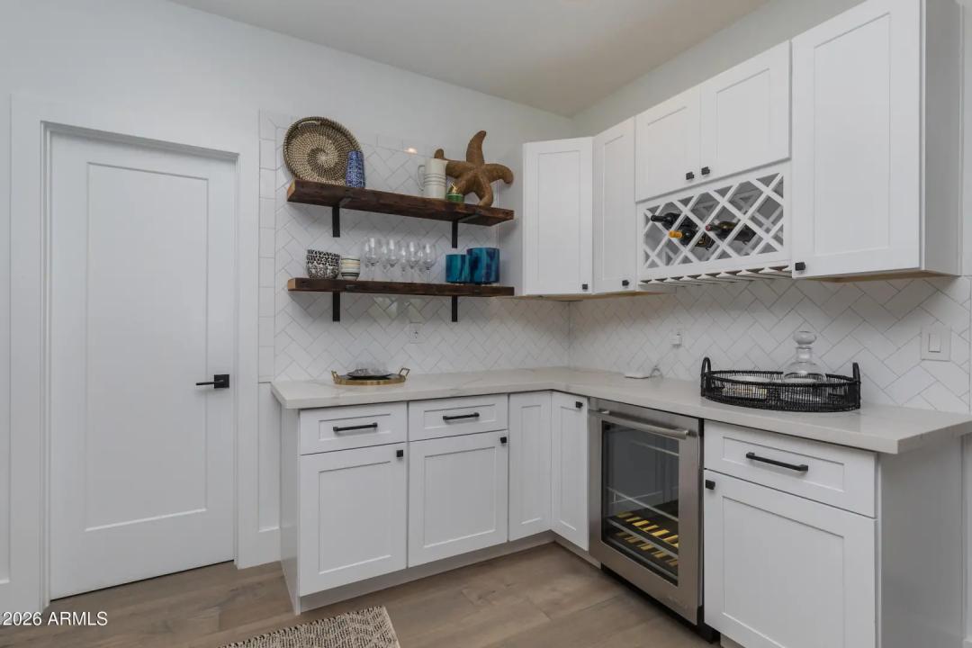 Real Estate Picture 14