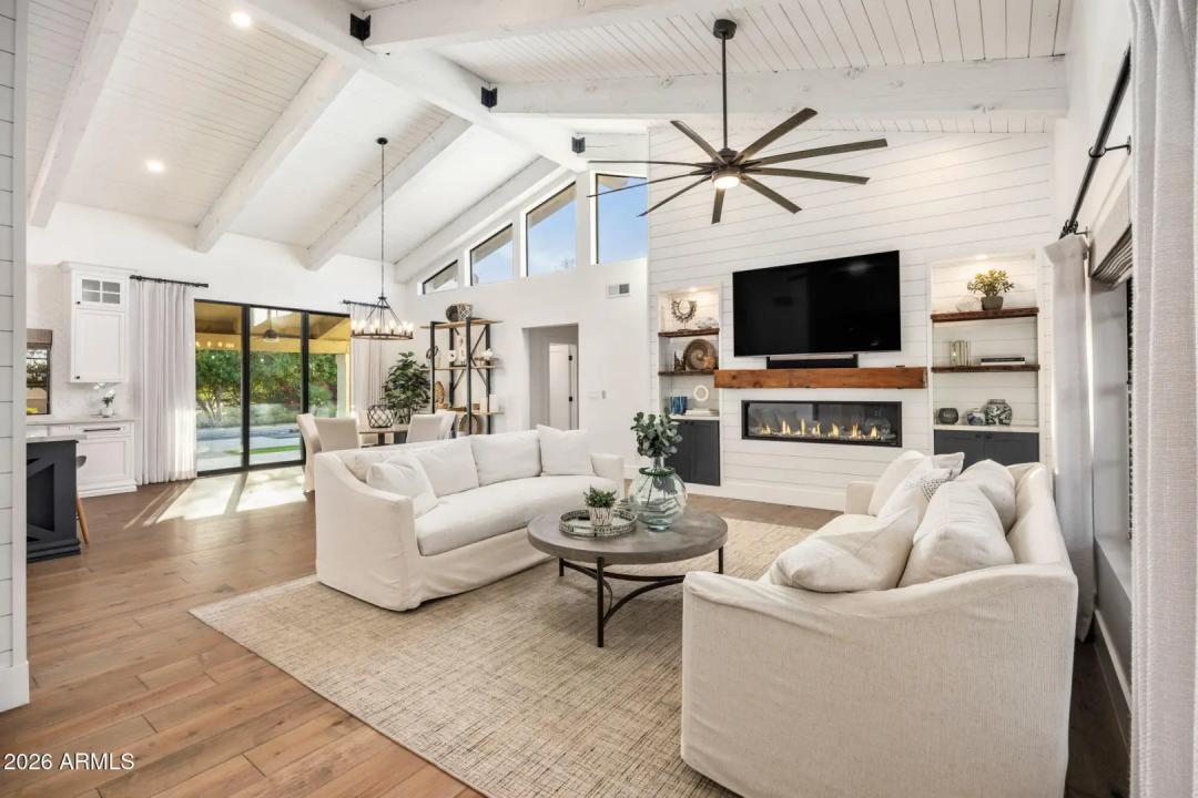 Real Estate Picture 7