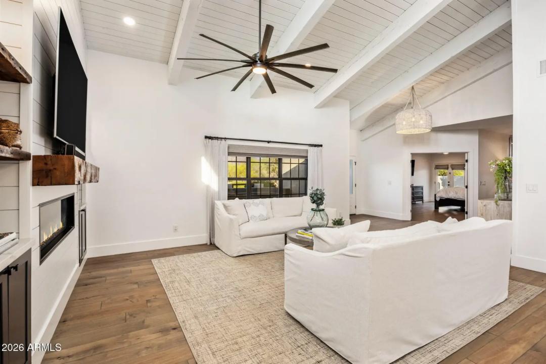 Real Estate Picture 8