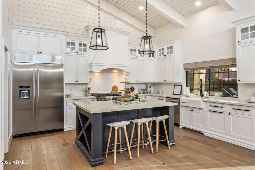 Real Estate Picture 11
