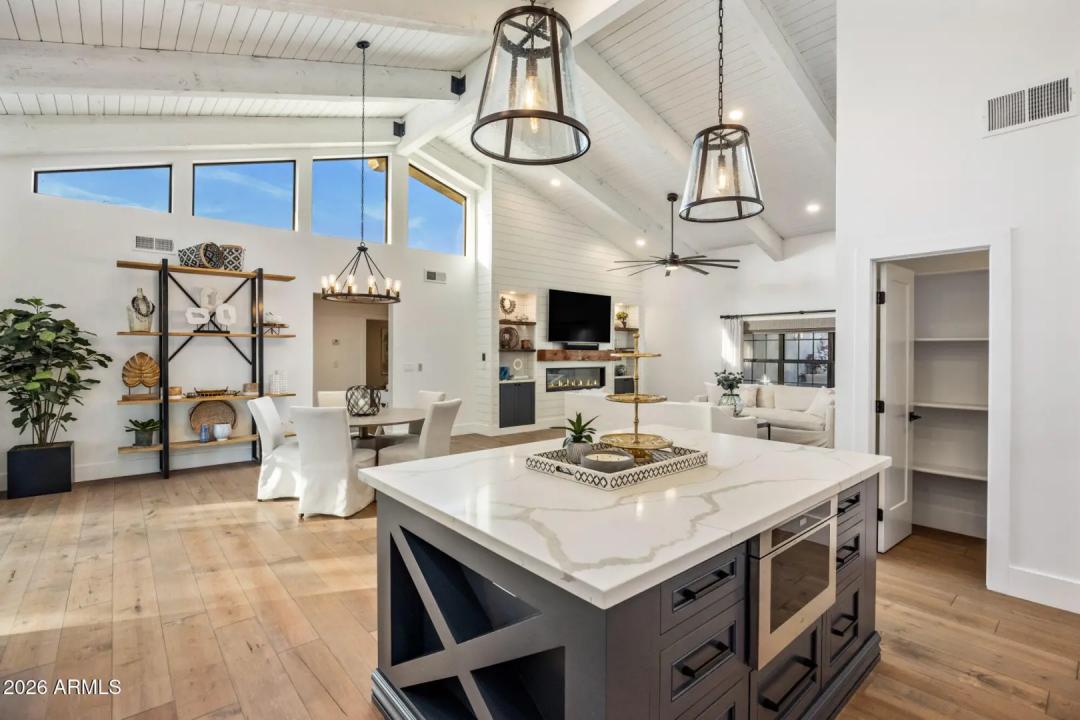 Real Estate Picture 12