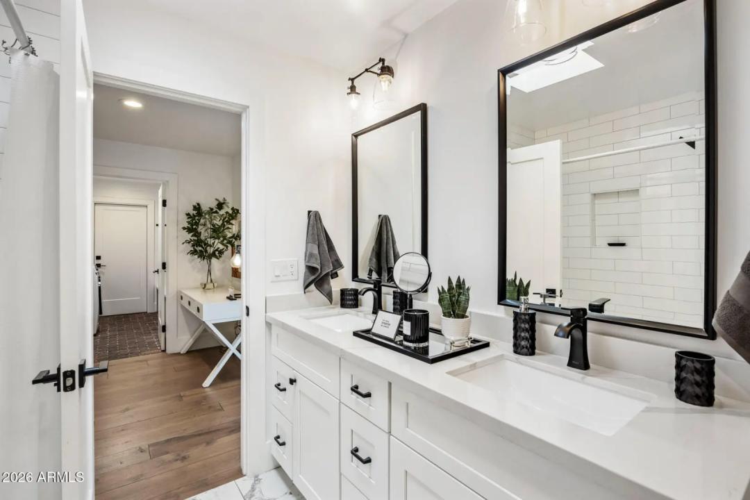Real Estate Picture 17