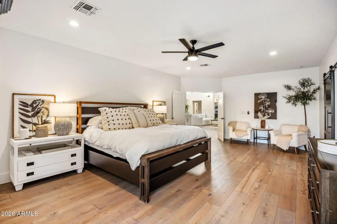 Real Estate Picture 24