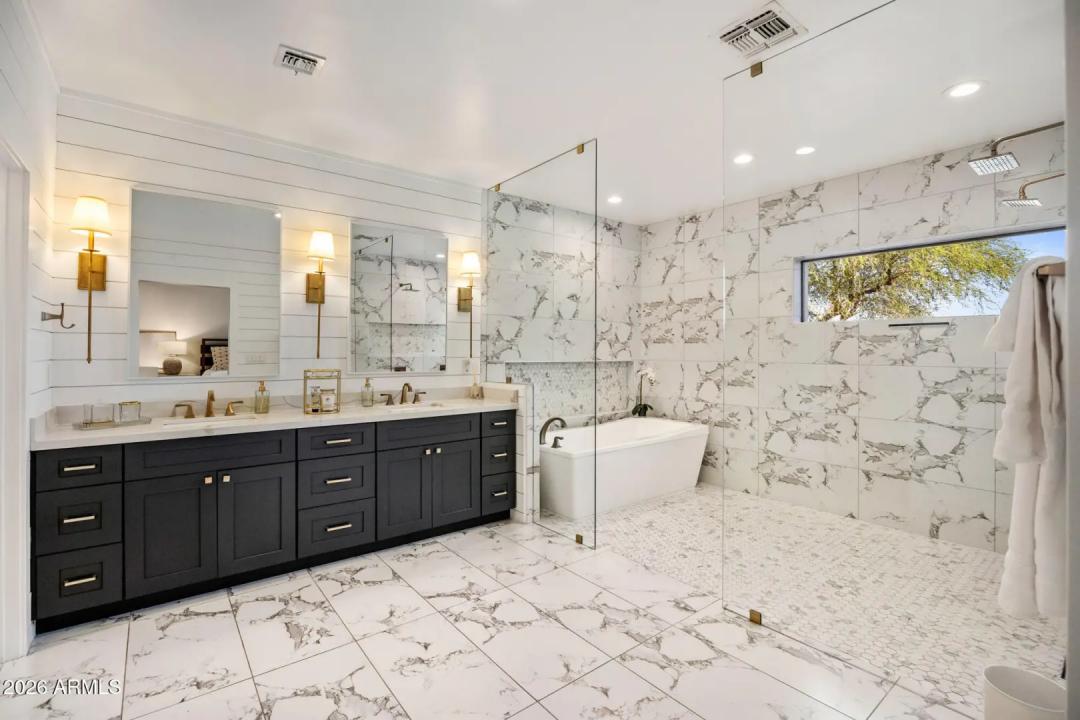 Real Estate Picture 4