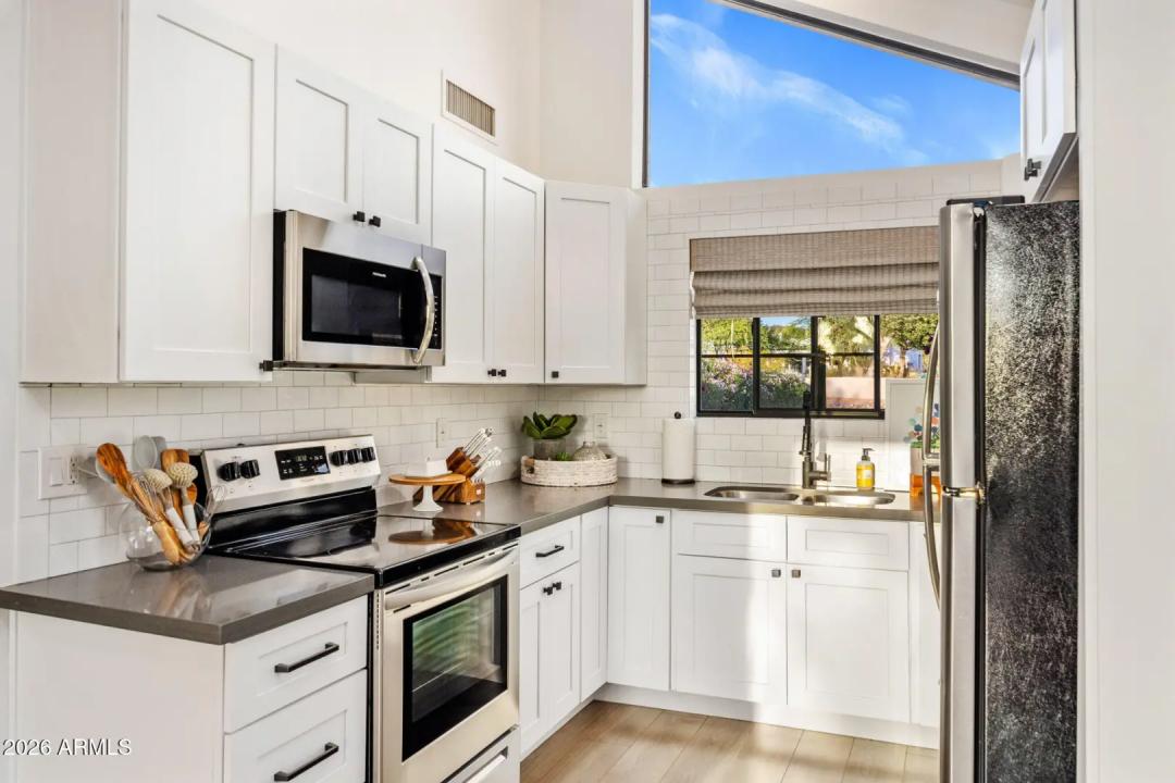 Real Estate Picture 32