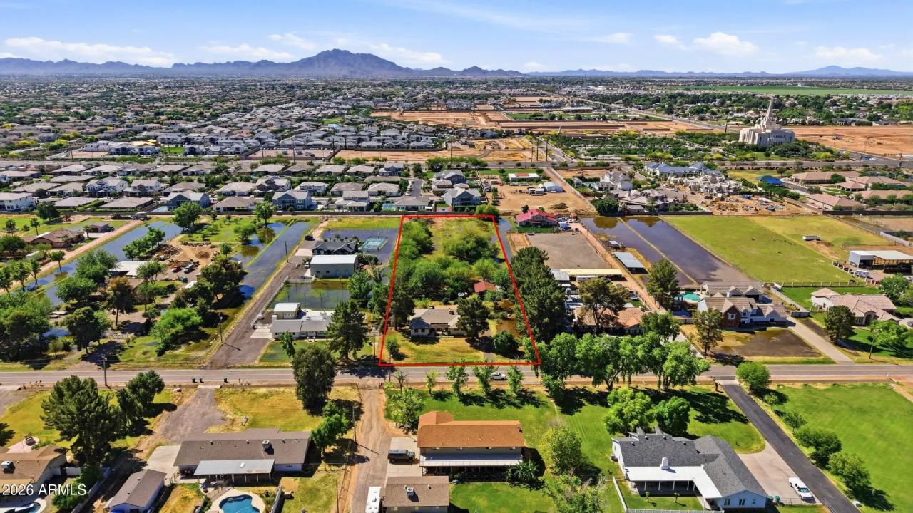 Real Estate Picture 16
