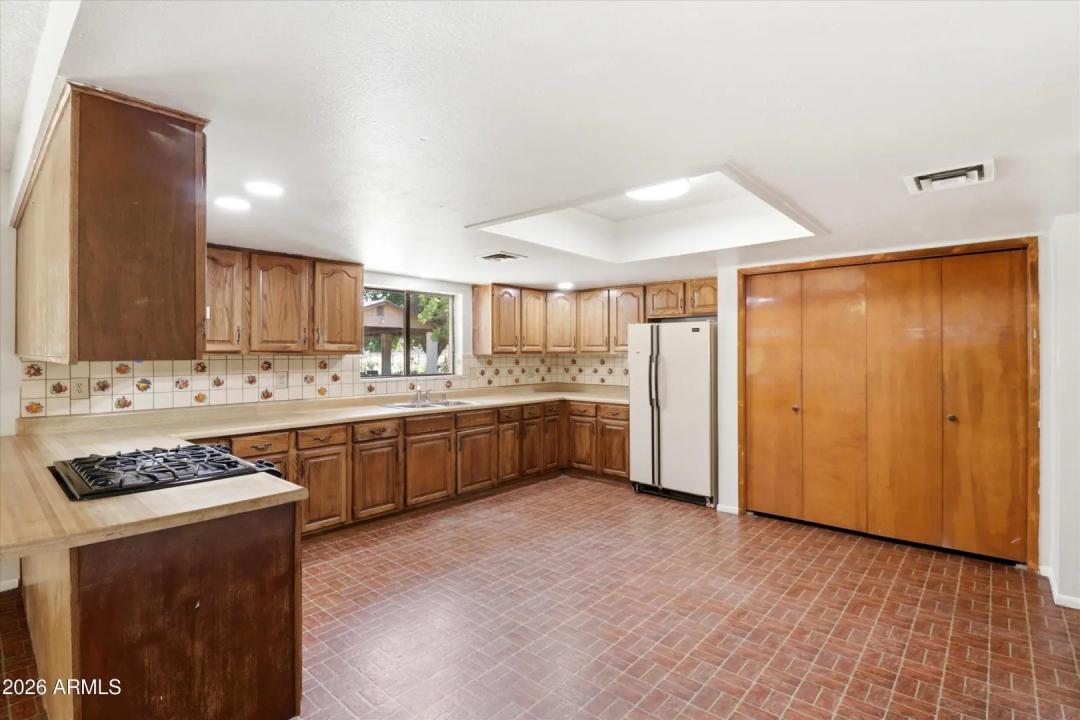 Real Estate Picture 23