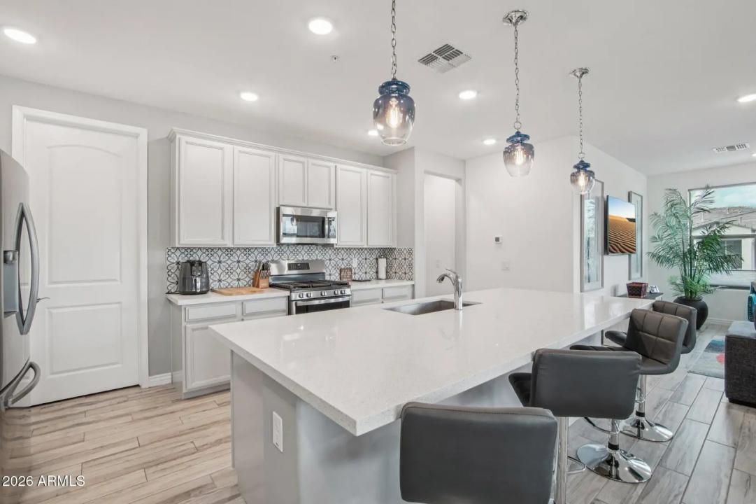 Real Estate Picture 8