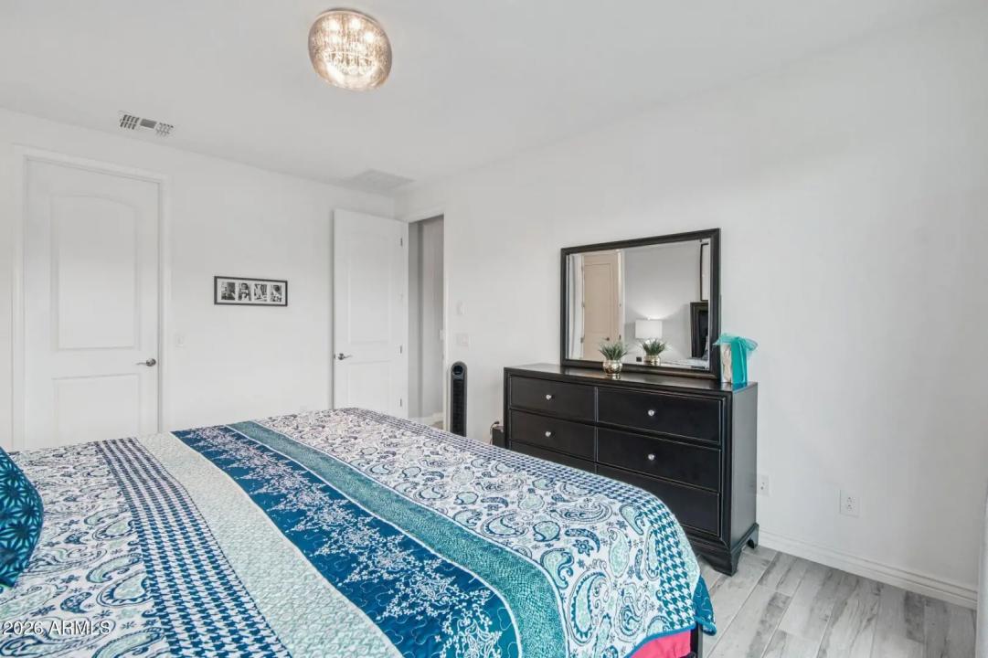 Real Estate Picture 14