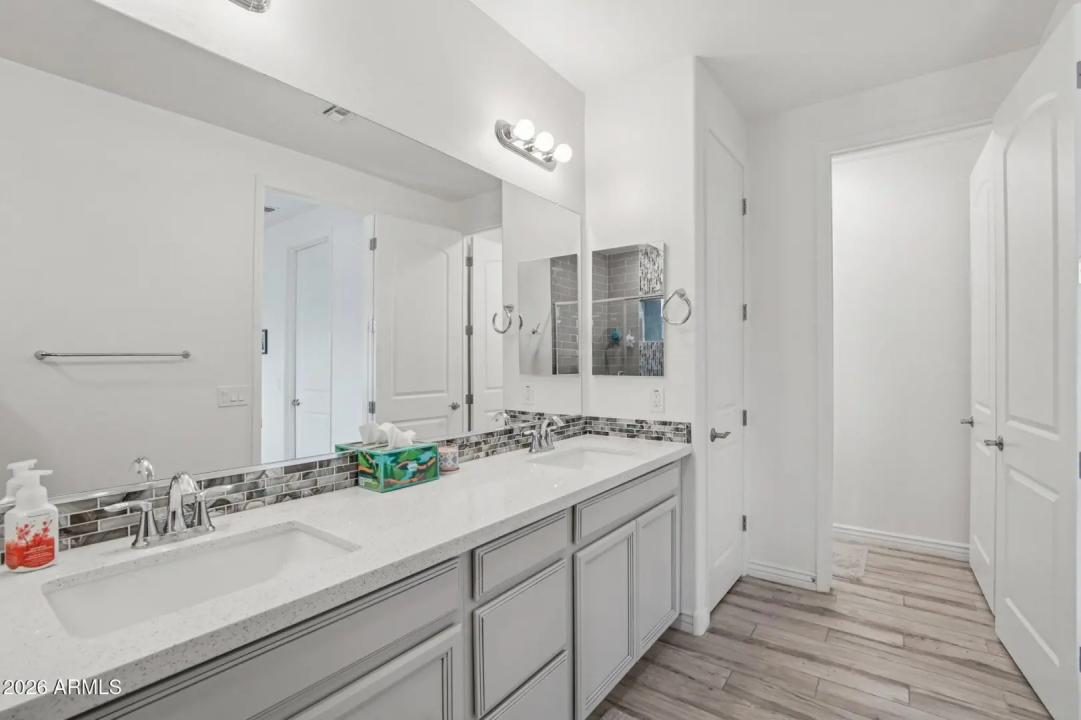 Real Estate Picture 16