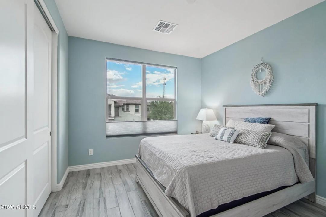 Real Estate Picture 17