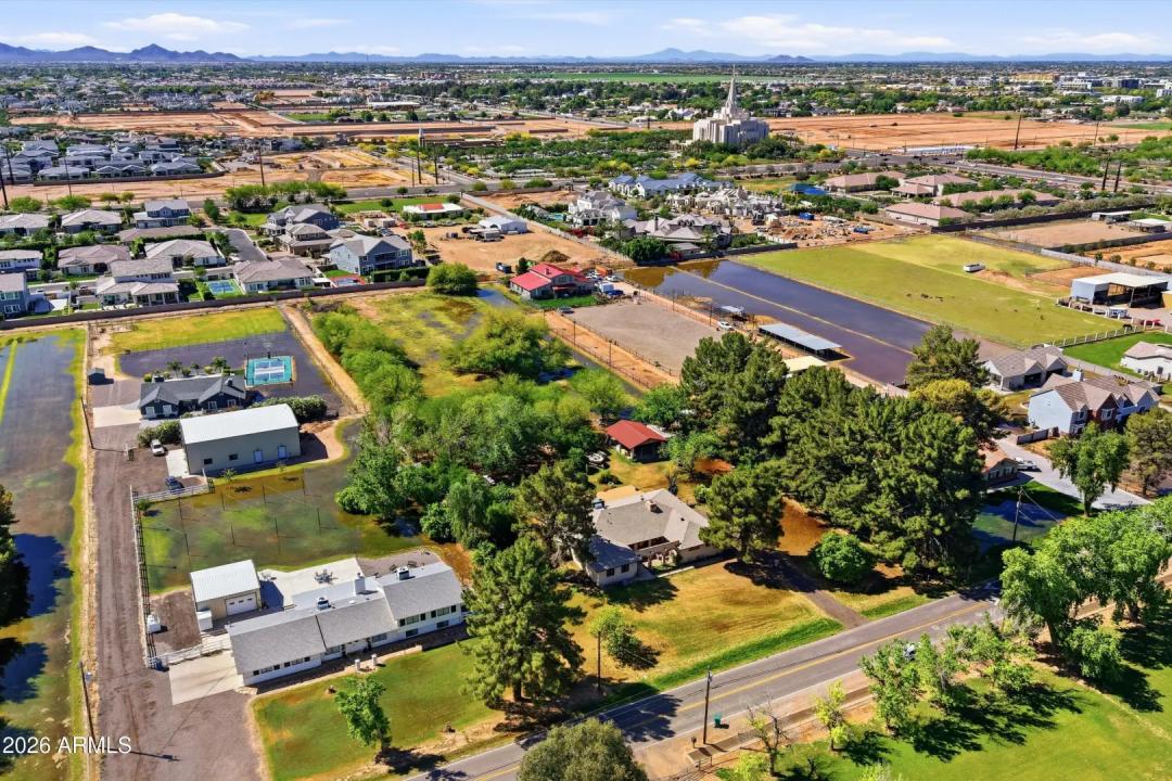 Real Estate Picture 3