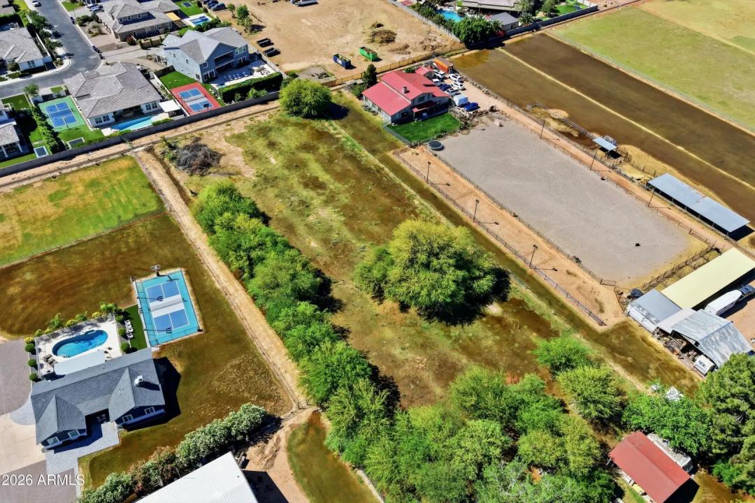 Real Estate Picture 5