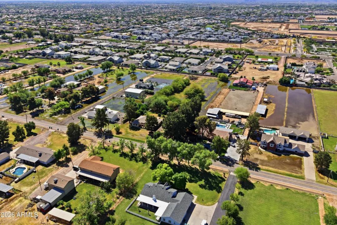 Real Estate Picture 7