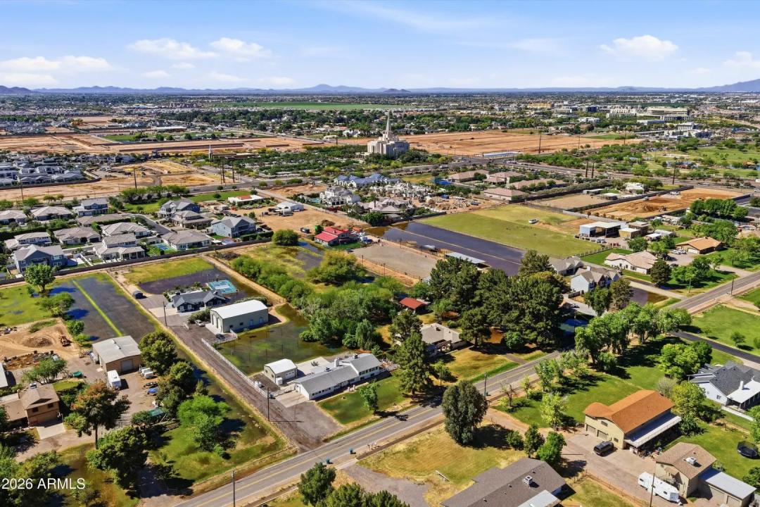 Real Estate Picture 10