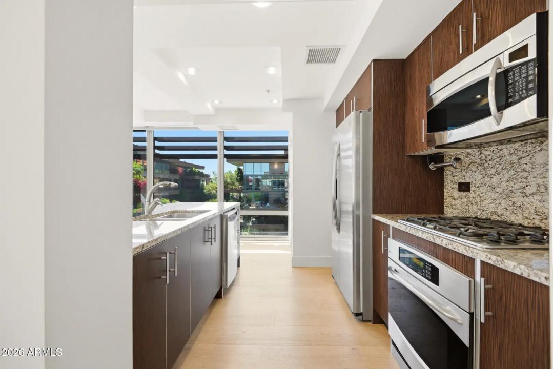 Real Estate Picture 9