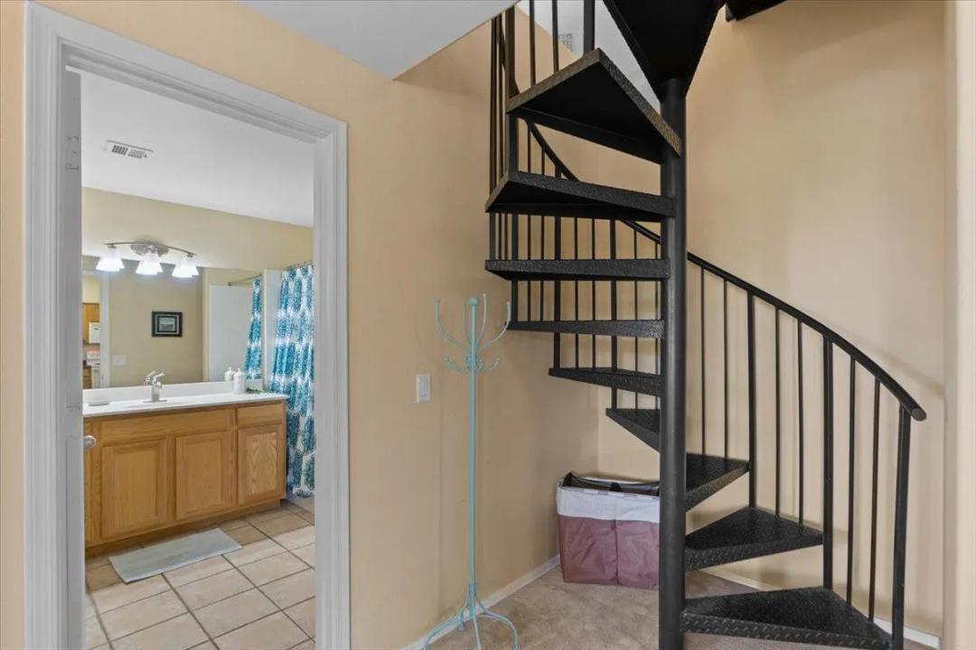 Real Estate Picture 16