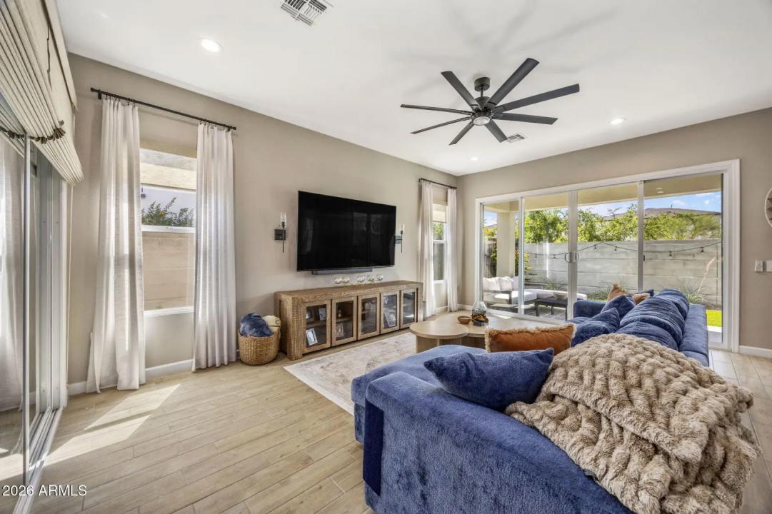 Real Estate Picture 3