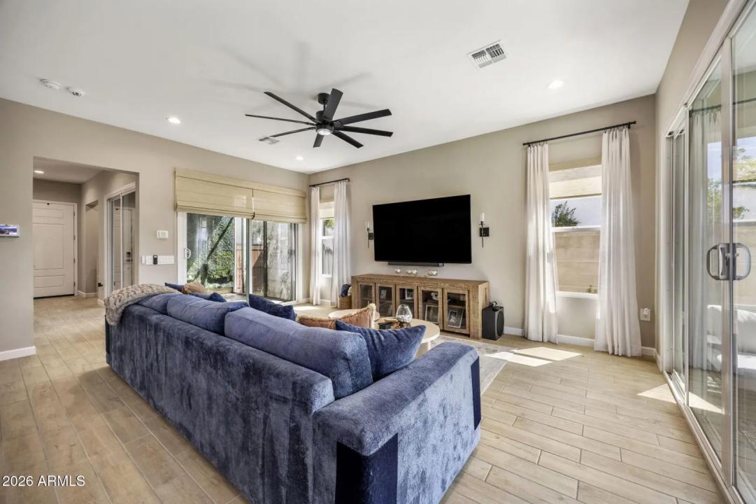 Real Estate Picture 7