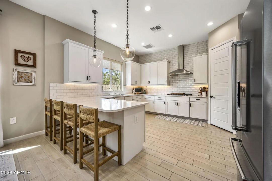 Real Estate Picture 9