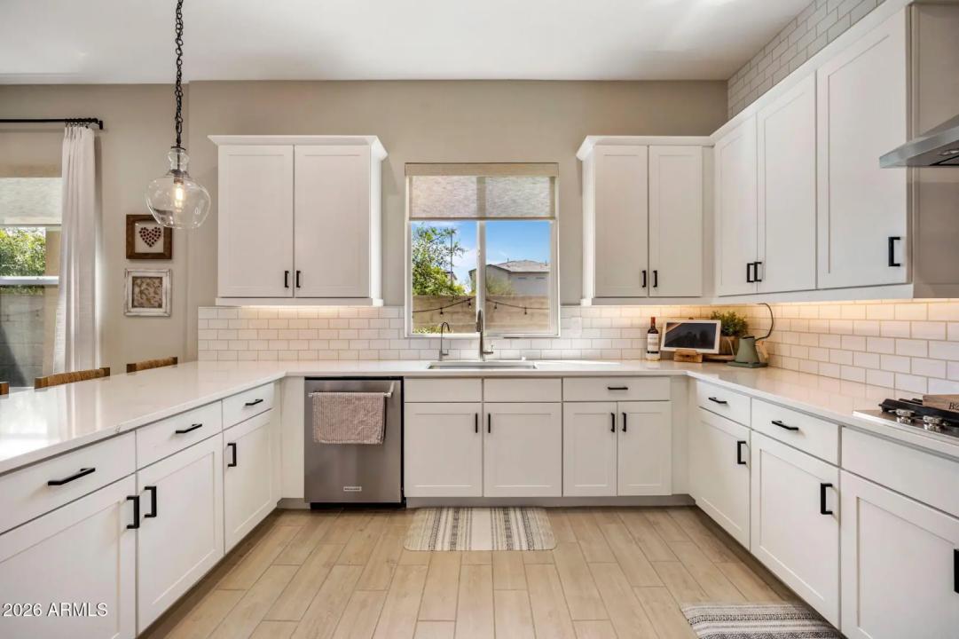 Real Estate Picture 10