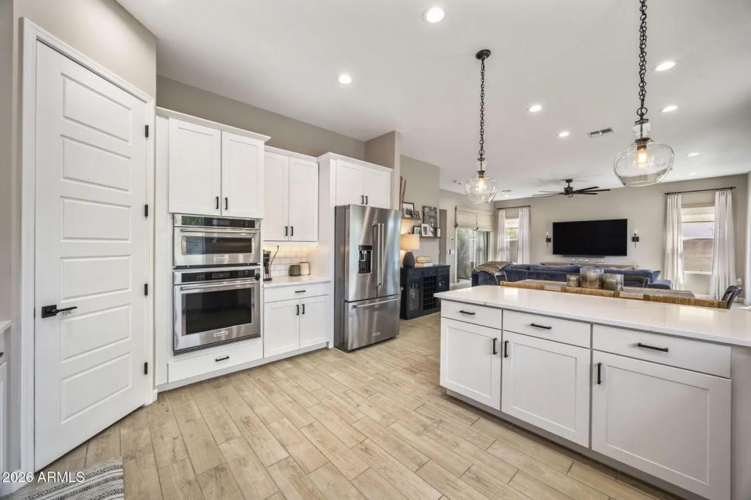 Real Estate Picture 12