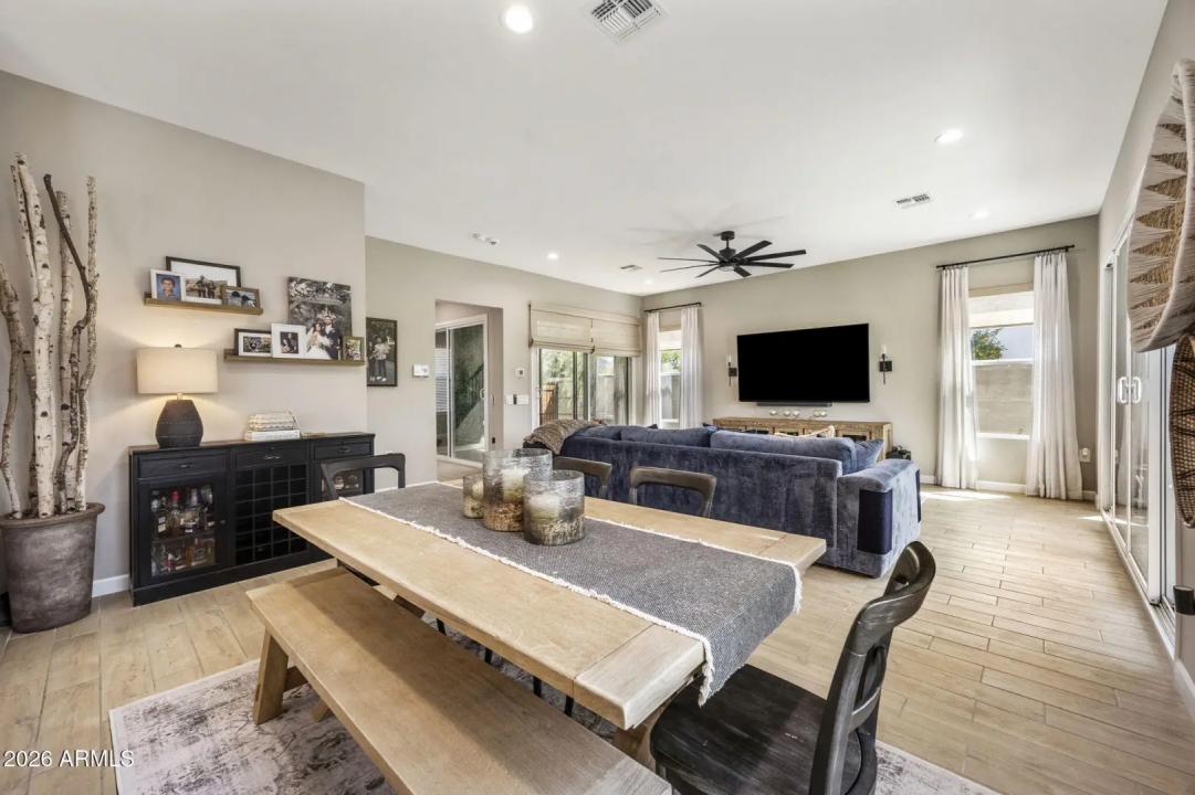 Real Estate Picture 4