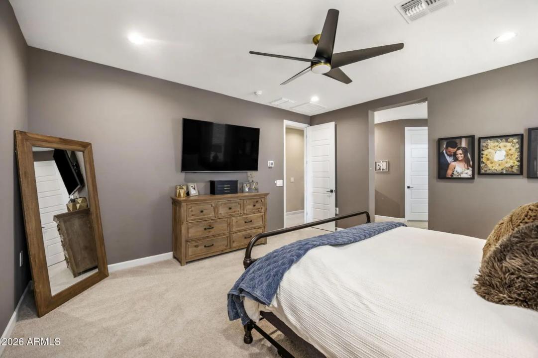 Real Estate Picture 14