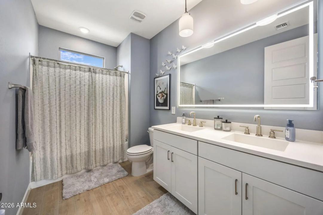 Real Estate Picture 23